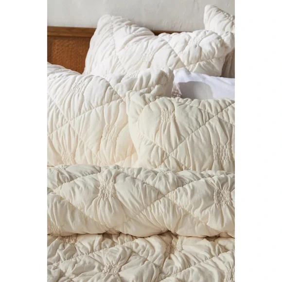 ‼️NOT FOR SALE‼️ Anthropologie Textured Landry Quilt - Picture 2 of 5